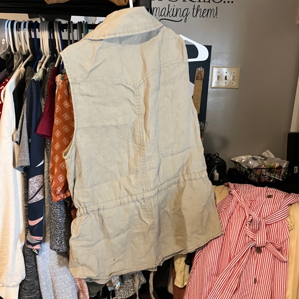 Kur from the Kloth women’s size S sleeveless vest top